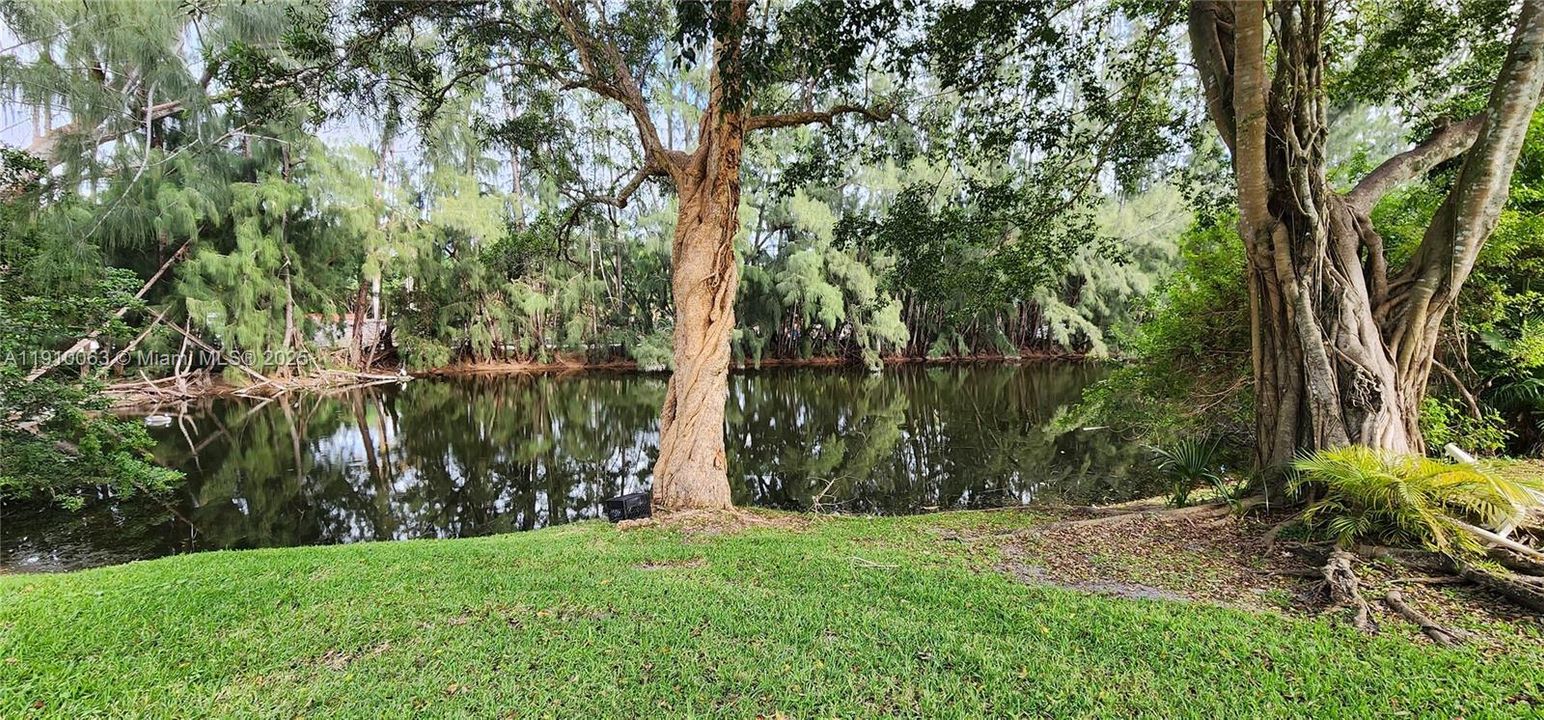 For Sale: $209,999 (2 beds, 2 baths, 990 Square Feet)