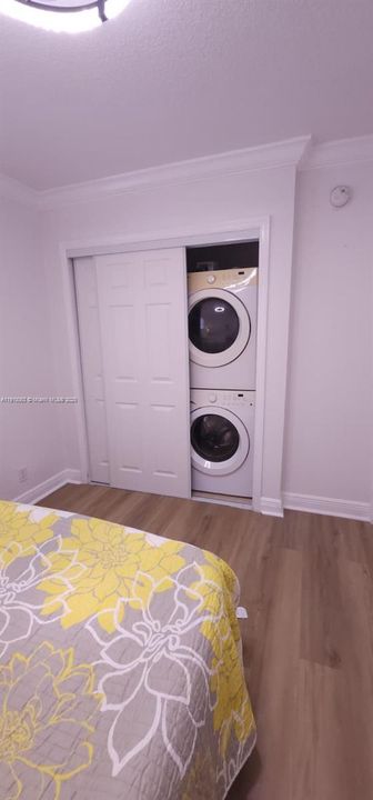 For Sale: $209,999 (2 beds, 2 baths, 990 Square Feet)