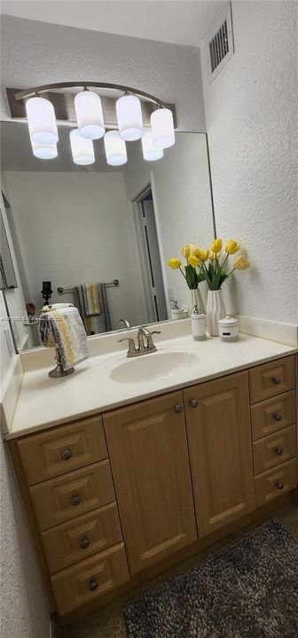 For Sale: $209,999 (2 beds, 2 baths, 990 Square Feet)