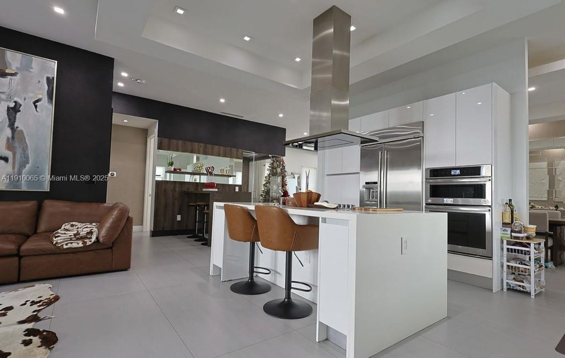 For Sale: $1,525,000 (5 beds, 5 baths, 3898 Square Feet)