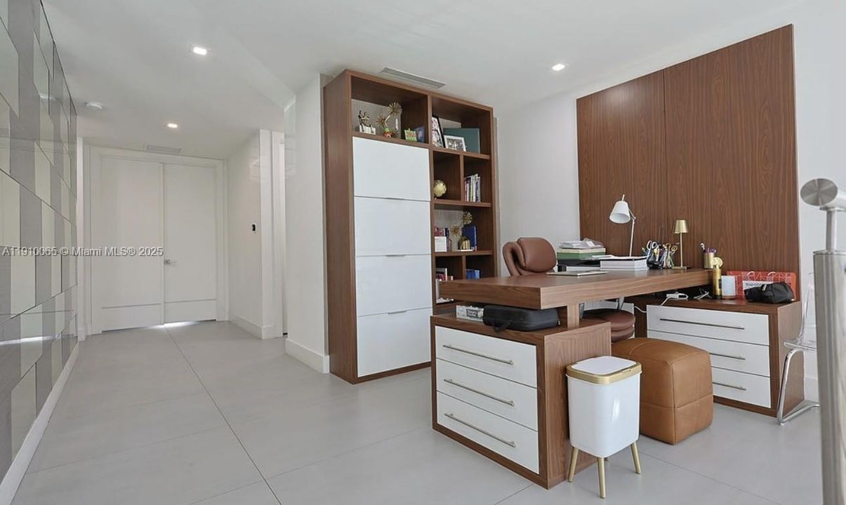 For Sale: $1,525,000 (5 beds, 5 baths, 3898 Square Feet)