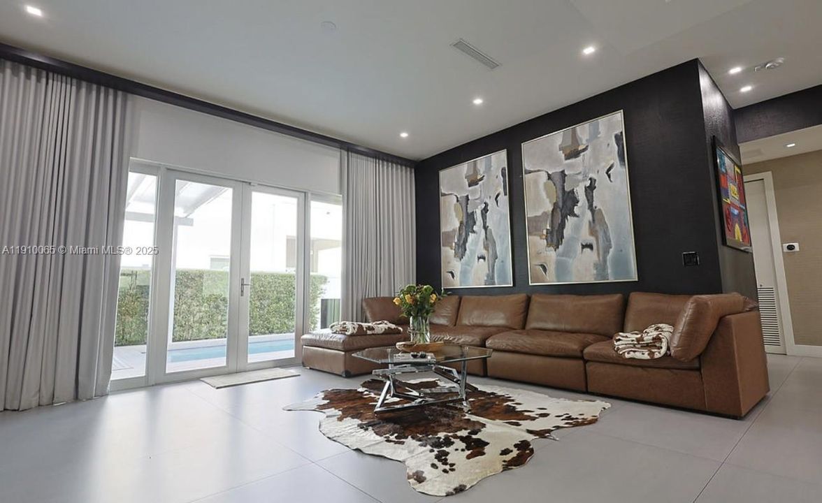 For Sale: $1,525,000 (5 beds, 5 baths, 3898 Square Feet)