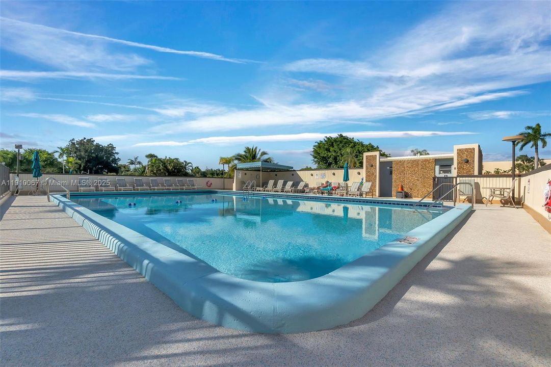 For Sale: $202,000 (2 beds, 2 baths, 1056 Square Feet)