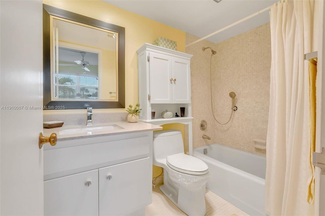 For Sale: $202,000 (2 beds, 2 baths, 1056 Square Feet)