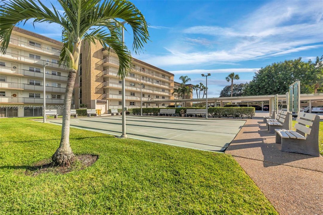 For Sale: $202,000 (2 beds, 2 baths, 1056 Square Feet)