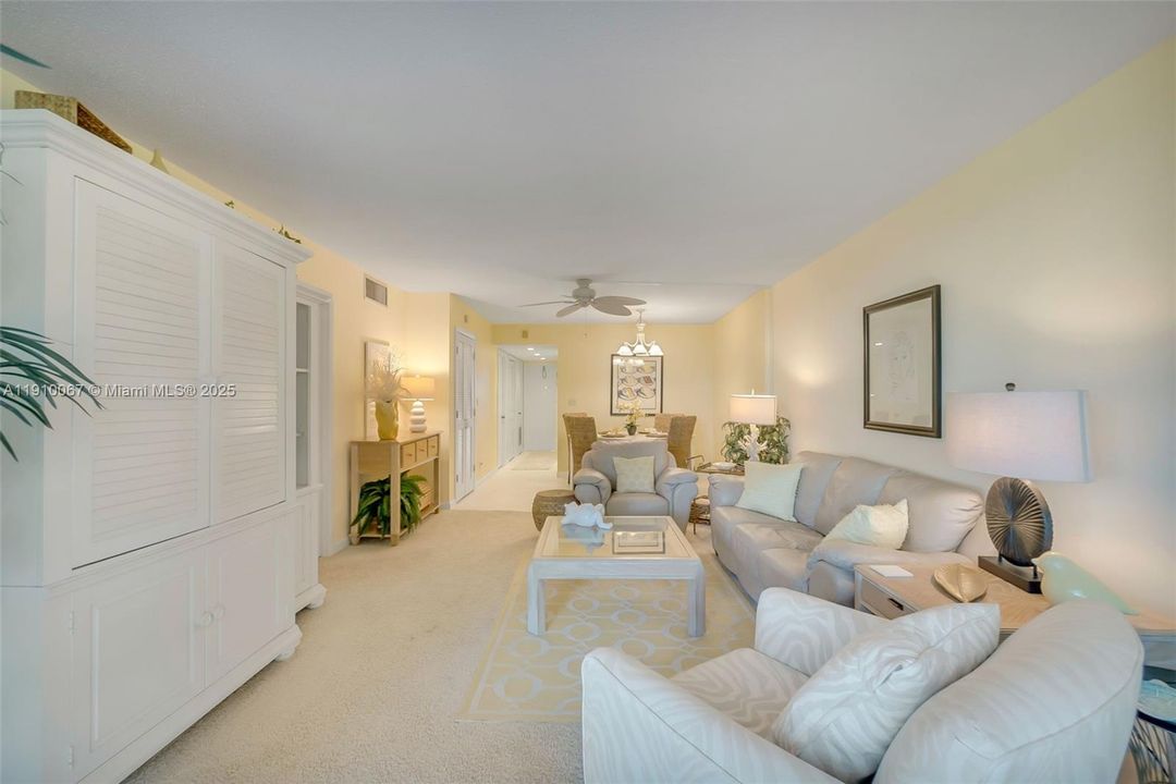 For Sale: $202,000 (2 beds, 2 baths, 1056 Square Feet)