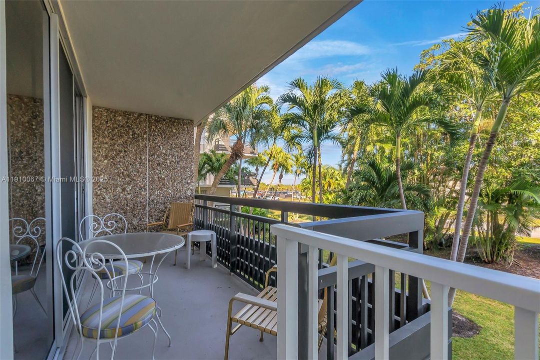 For Sale: $202,000 (2 beds, 2 baths, 1056 Square Feet)