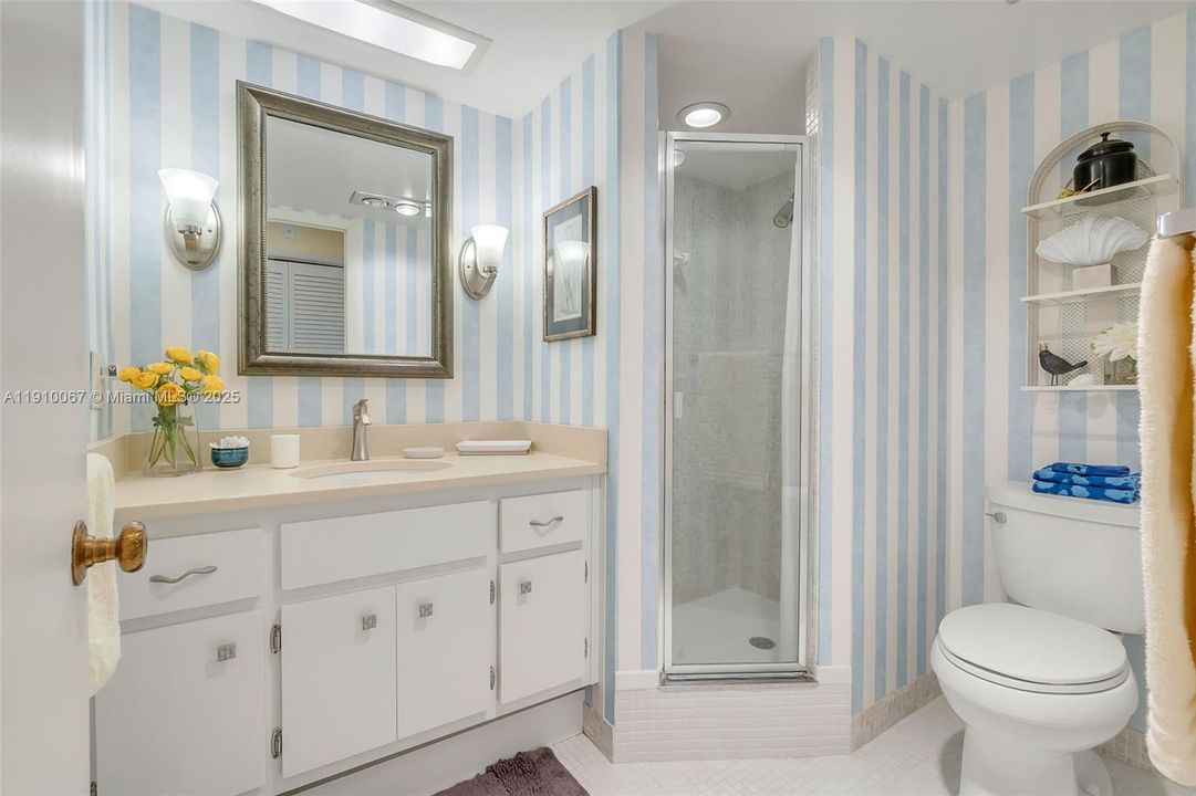 For Sale: $202,000 (2 beds, 2 baths, 1056 Square Feet)