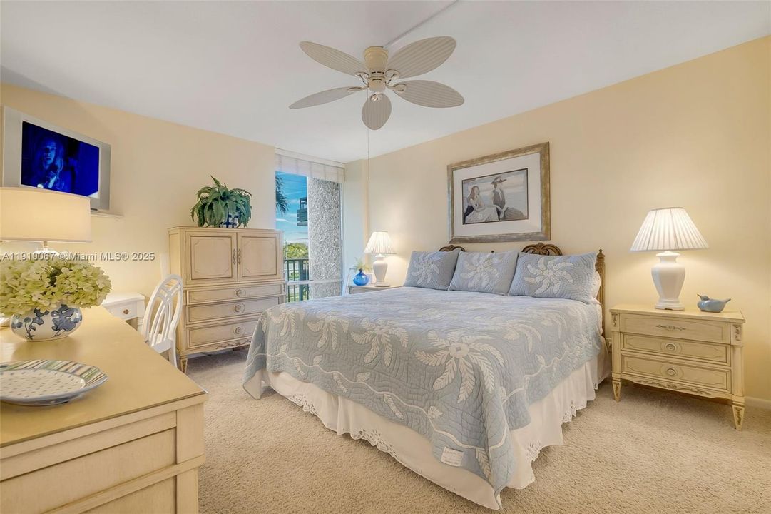 For Sale: $202,000 (2 beds, 2 baths, 1056 Square Feet)