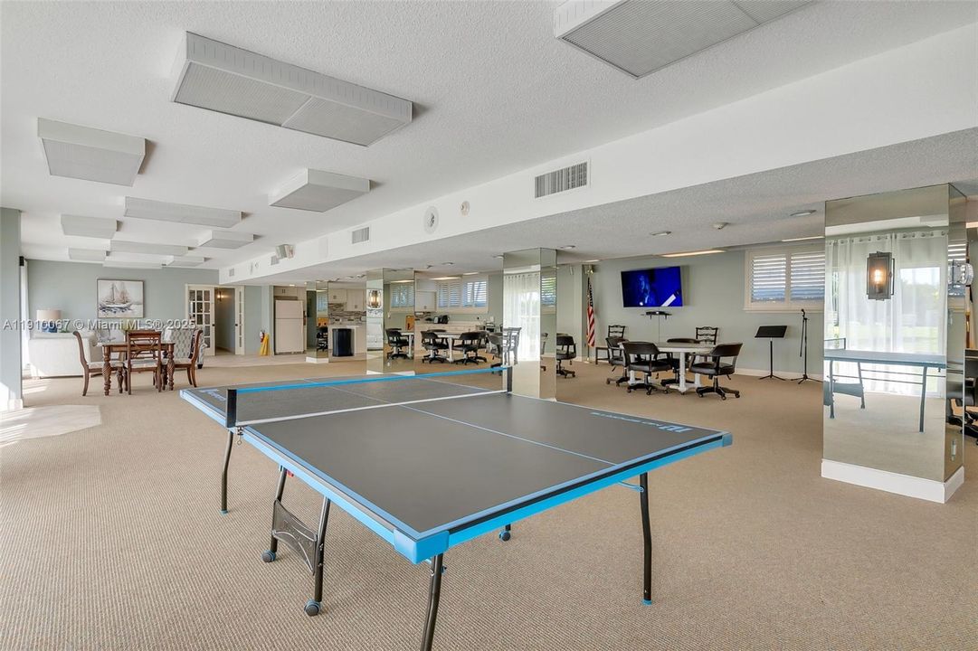 For Sale: $202,000 (2 beds, 2 baths, 1056 Square Feet)