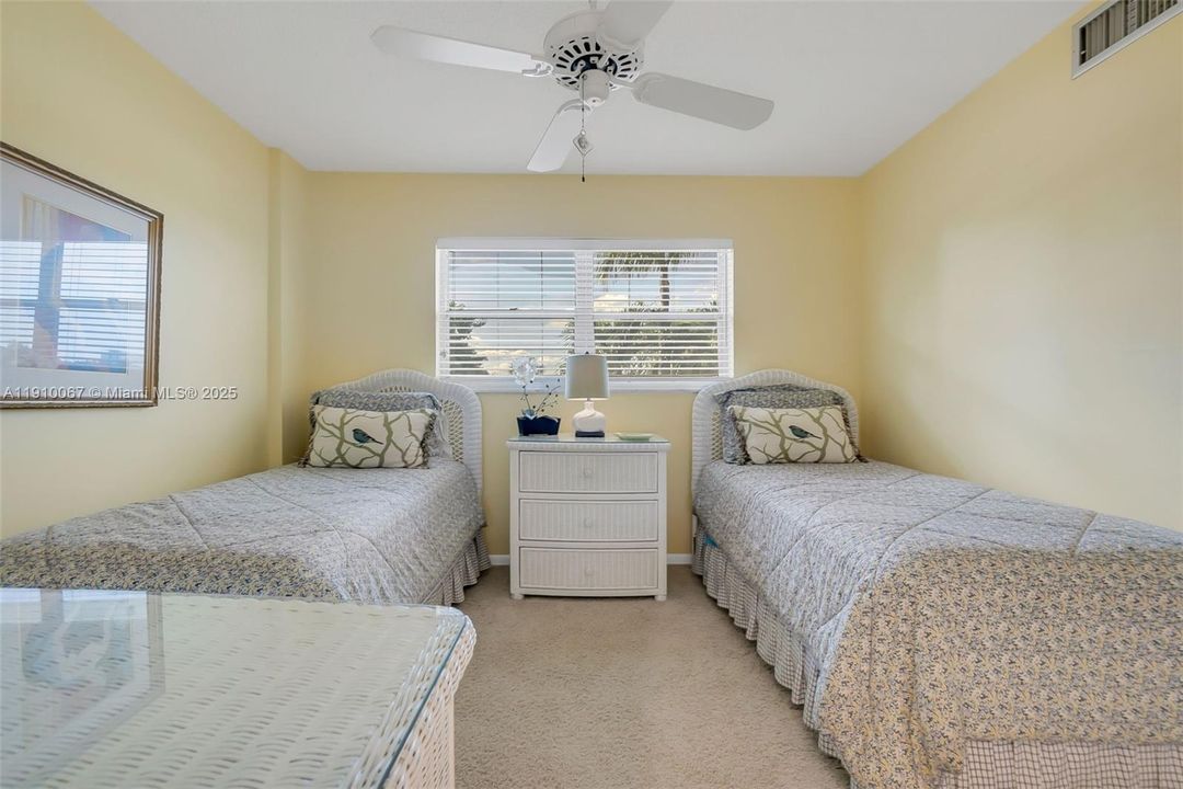 For Sale: $202,000 (2 beds, 2 baths, 1056 Square Feet)