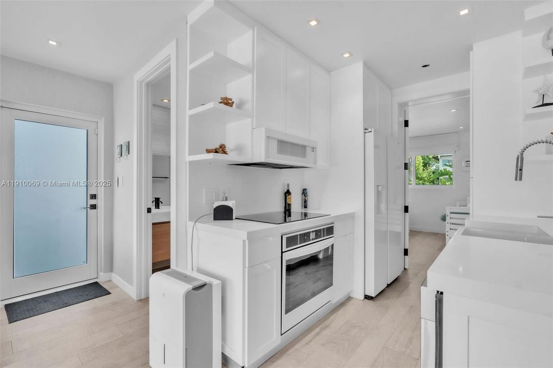 For Sale: $2,999,000 (3 beds, 3 baths, 1856 Square Feet)