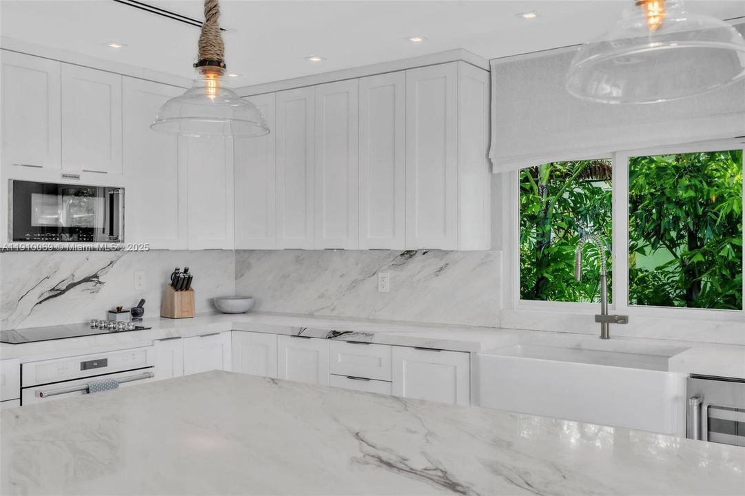 For Sale: $2,999,000 (3 beds, 3 baths, 1856 Square Feet)