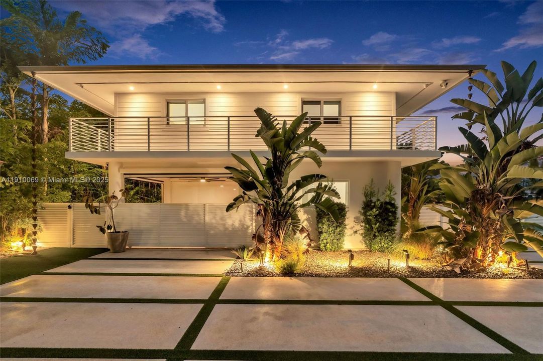 For Sale: $2,999,000 (3 beds, 3 baths, 1856 Square Feet)