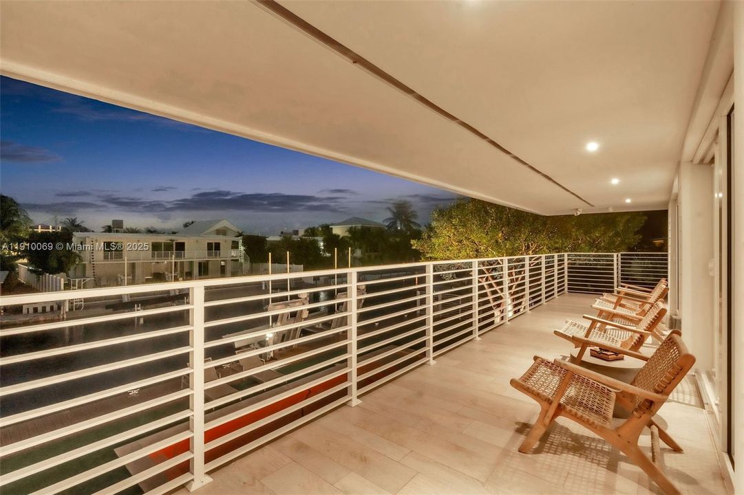 For Sale: $2,999,000 (3 beds, 3 baths, 1856 Square Feet)