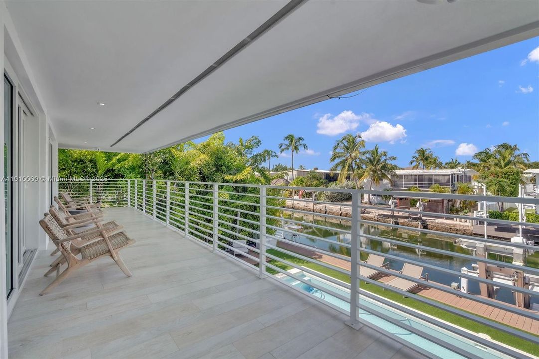 For Sale: $2,999,000 (3 beds, 3 baths, 1856 Square Feet)