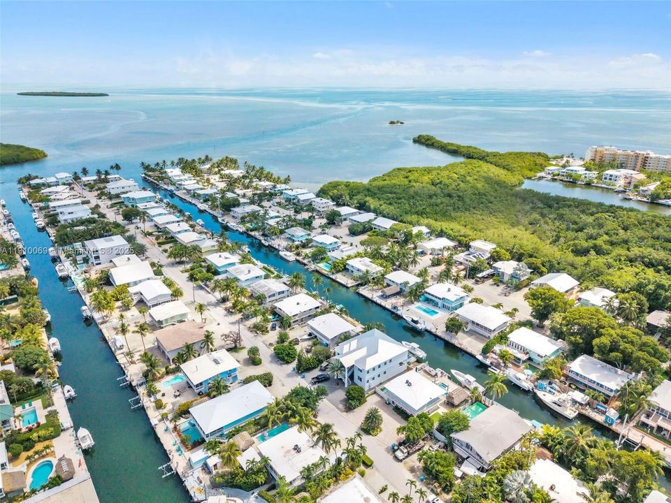 For Sale: $2,999,000 (3 beds, 3 baths, 1856 Square Feet)
