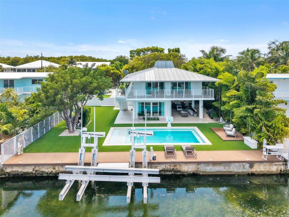 For Sale: $2,999,000 (3 beds, 3 baths, 1856 Square Feet)