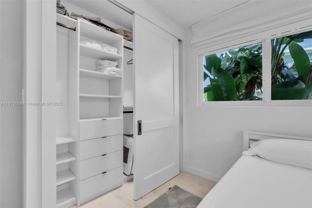 For Sale: $2,999,000 (3 beds, 3 baths, 1856 Square Feet)