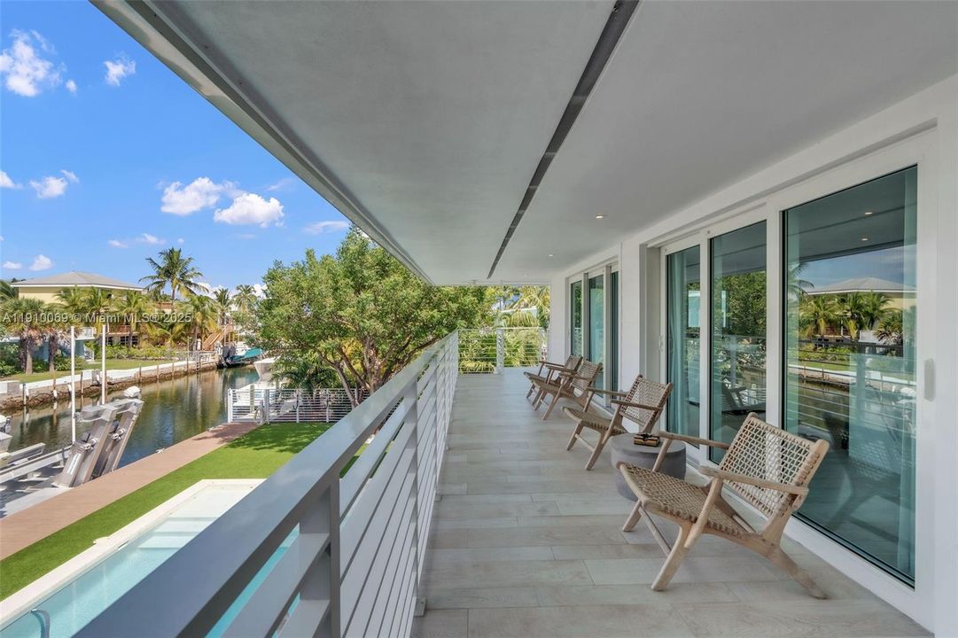 For Sale: $2,999,000 (3 beds, 3 baths, 1856 Square Feet)