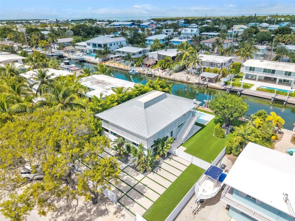 For Sale: $2,999,000 (3 beds, 3 baths, 1856 Square Feet)