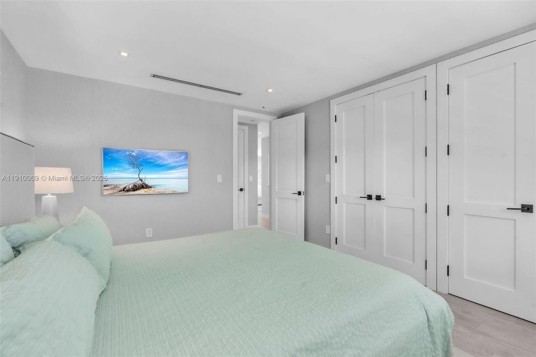 For Sale: $2,999,000 (3 beds, 3 baths, 1856 Square Feet)