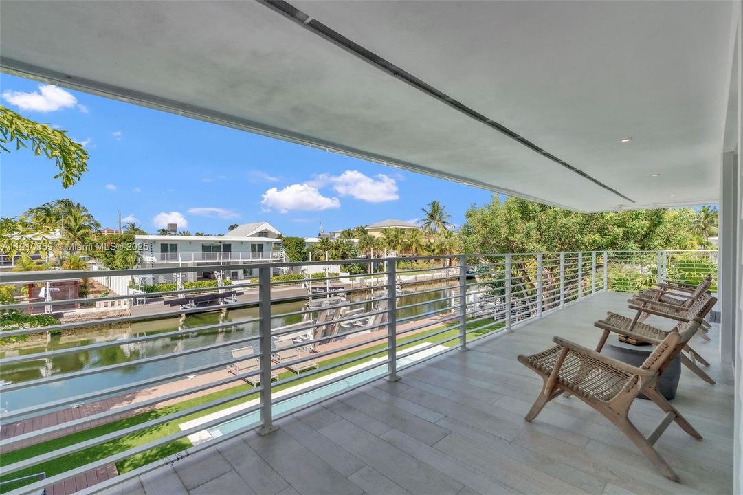 For Sale: $2,999,000 (3 beds, 3 baths, 1856 Square Feet)