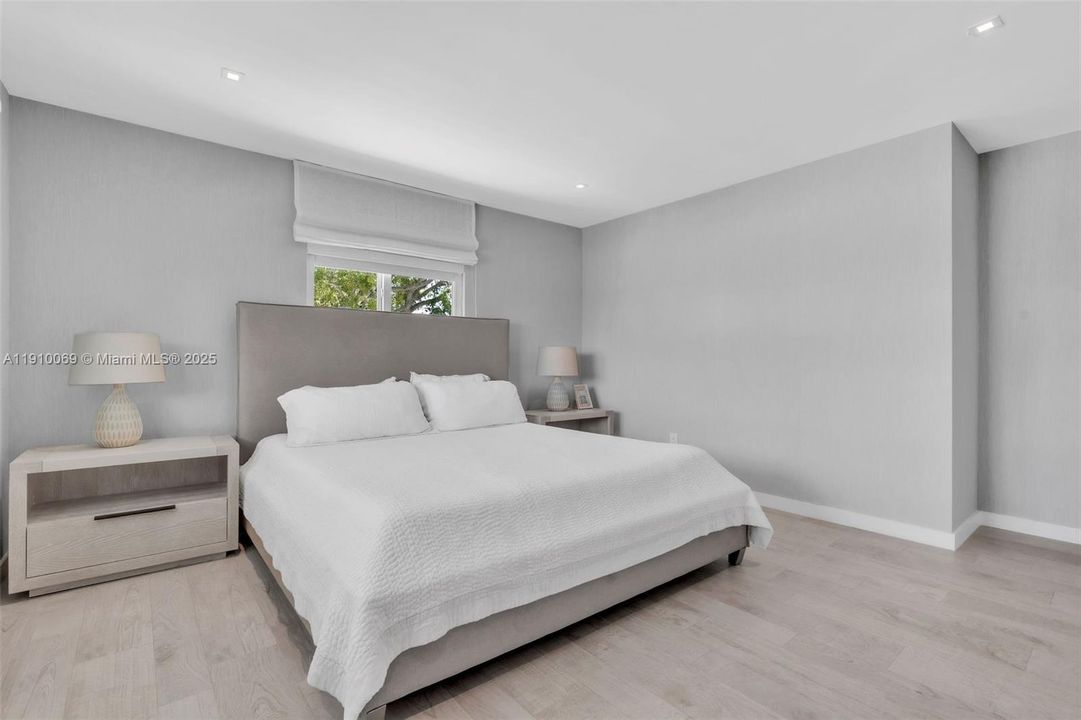 For Sale: $2,999,000 (3 beds, 3 baths, 1856 Square Feet)