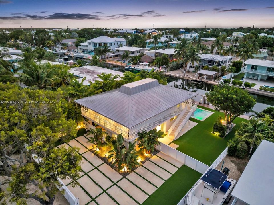 For Sale: $2,999,000 (3 beds, 3 baths, 1856 Square Feet)