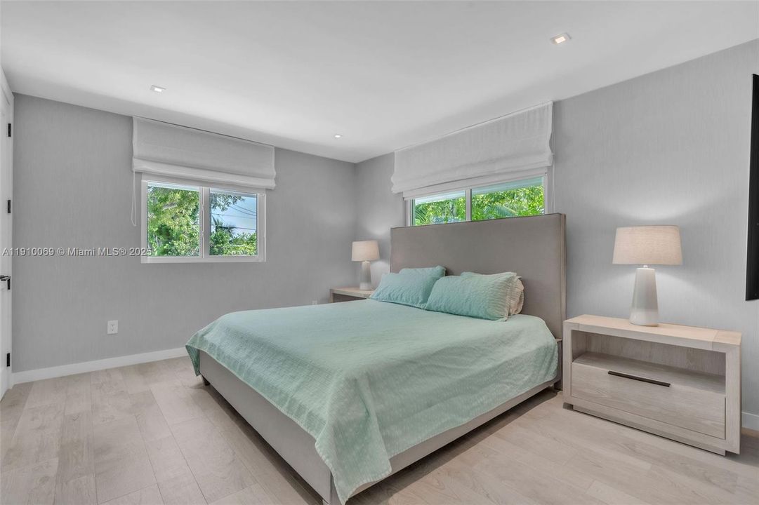 For Sale: $2,999,000 (3 beds, 3 baths, 1856 Square Feet)