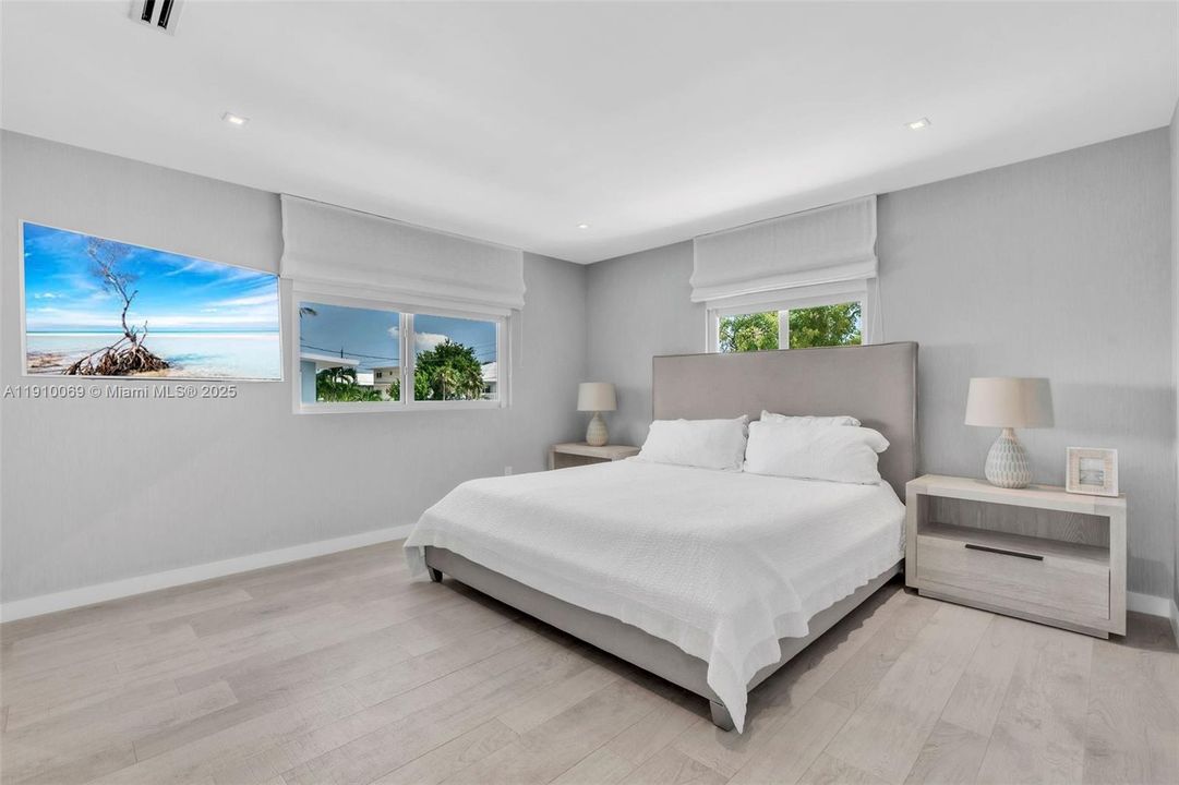 For Sale: $2,999,000 (3 beds, 3 baths, 1856 Square Feet)