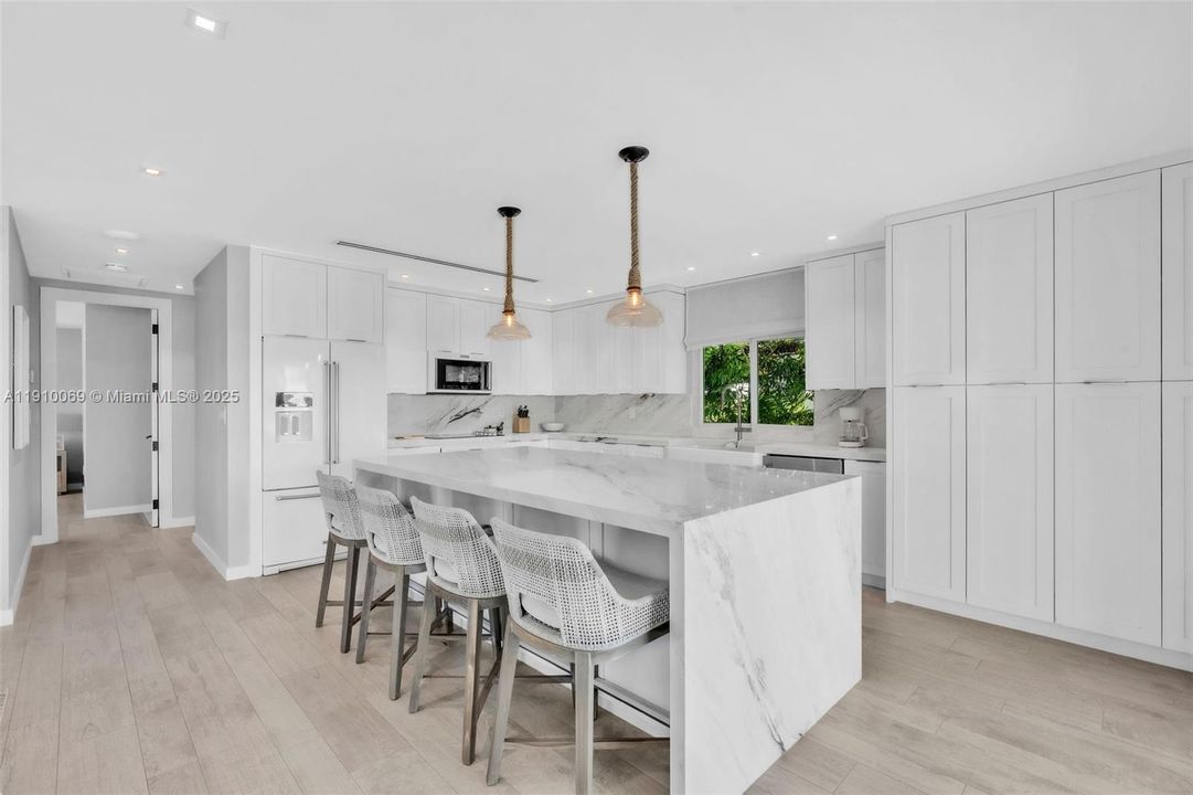 For Sale: $2,999,000 (3 beds, 3 baths, 1856 Square Feet)