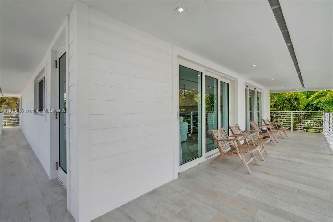 For Sale: $2,999,000 (3 beds, 3 baths, 1856 Square Feet)