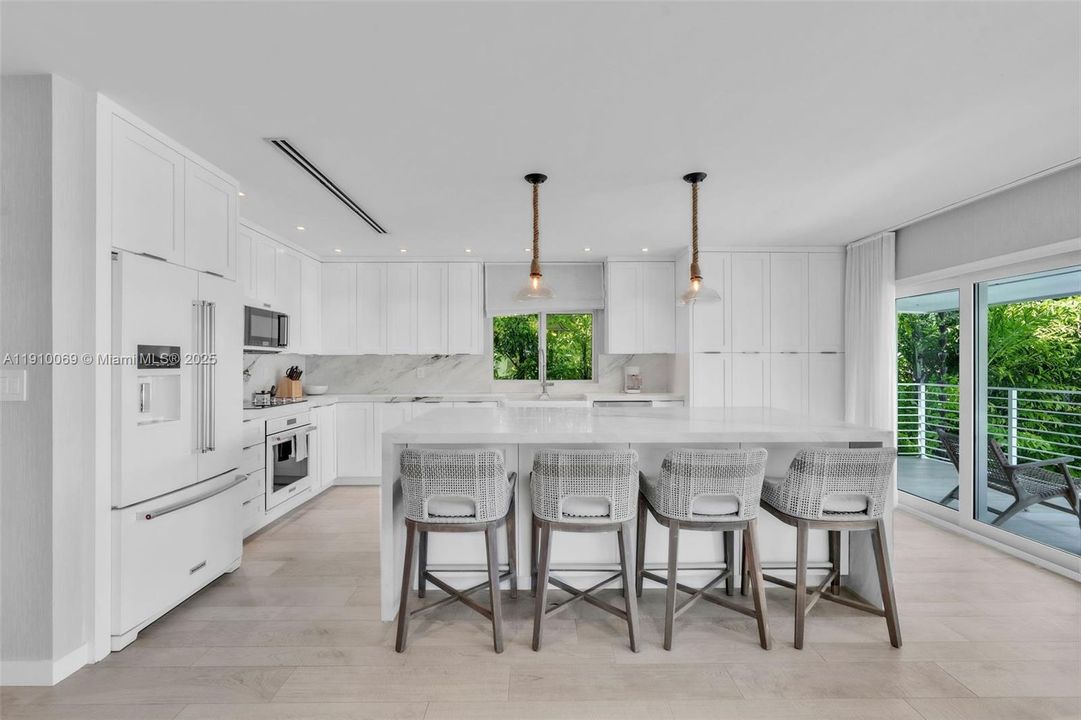 For Sale: $2,999,000 (3 beds, 3 baths, 1856 Square Feet)