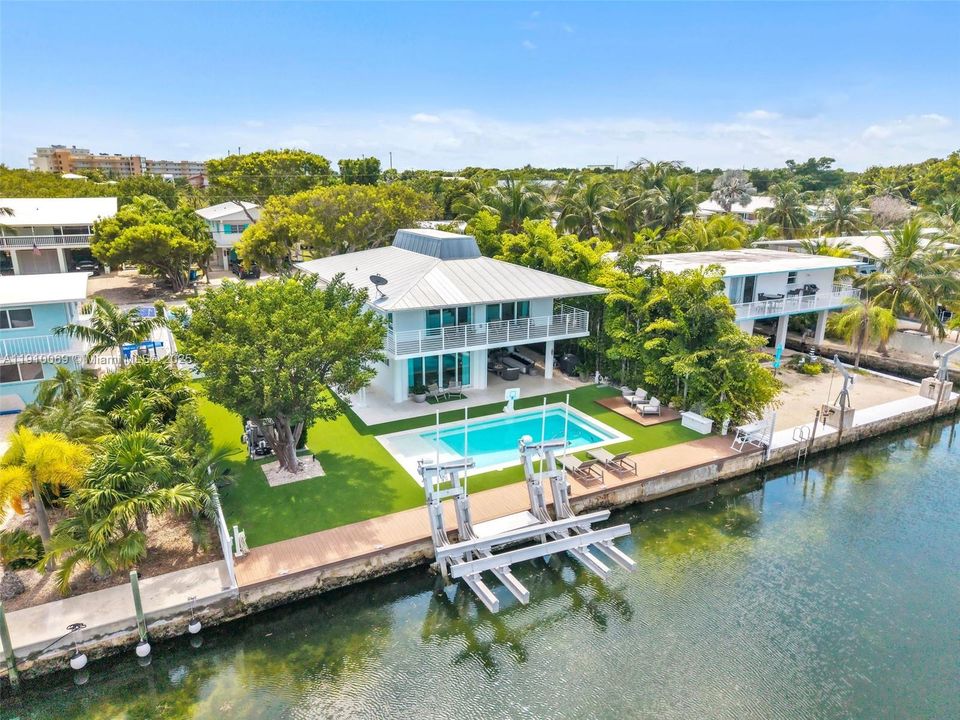 For Sale: $2,999,000 (3 beds, 3 baths, 1856 Square Feet)