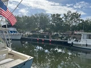 40 Ft Slip side view