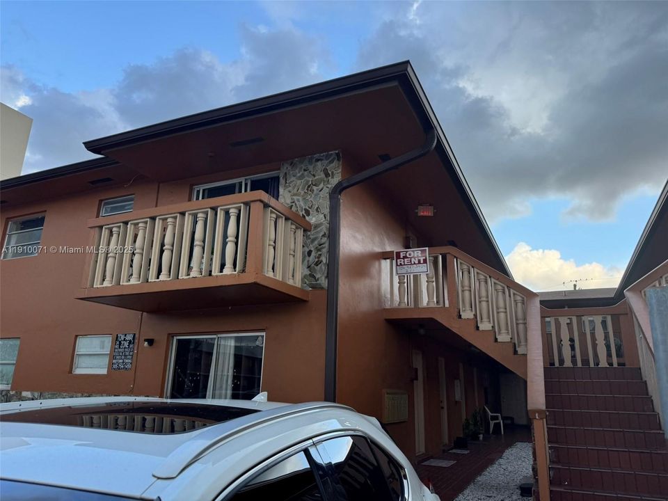 Activo con contrato: $1,875 (2 camas, 1 baños, 0 Pies cuadrados)