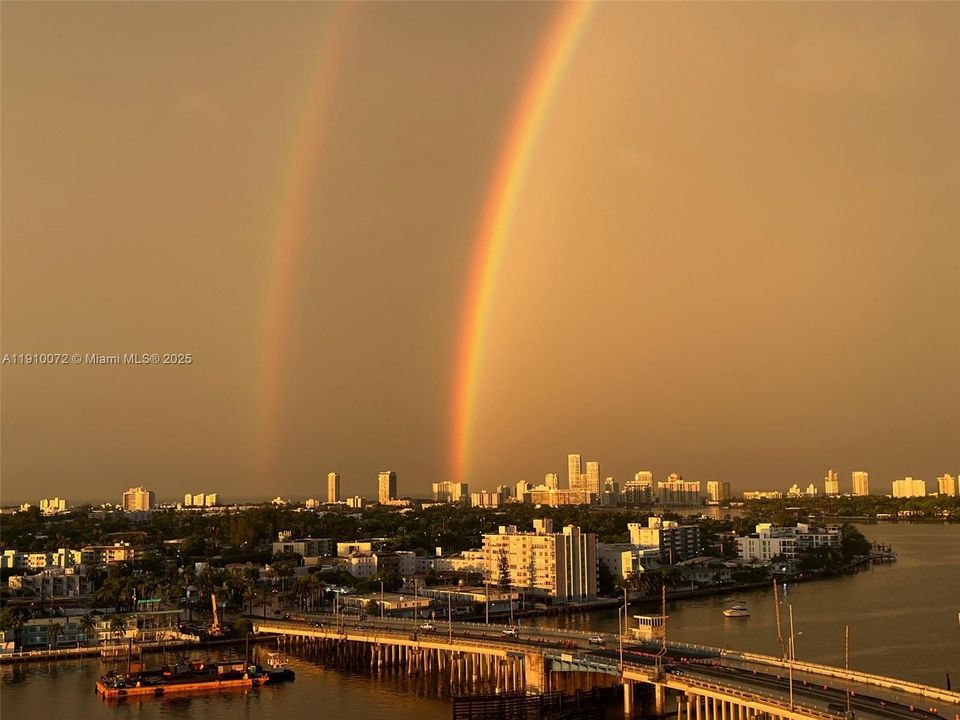 For Sale: $299,000 (1 beds, 1 baths, 1057 Square Feet)