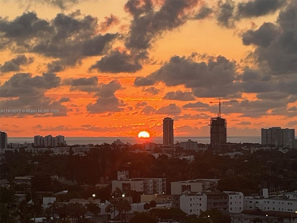 For Sale: $299,000 (1 beds, 1 baths, 1057 Square Feet)