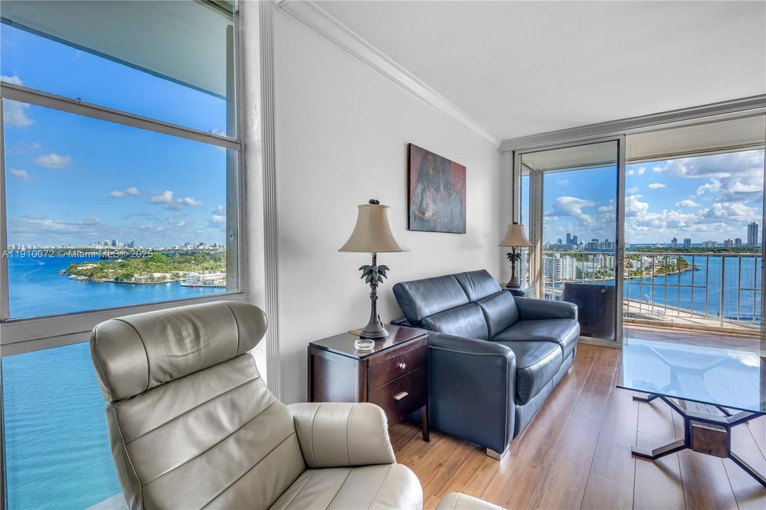 For Sale: $299,000 (1 beds, 1 baths, 1057 Square Feet)