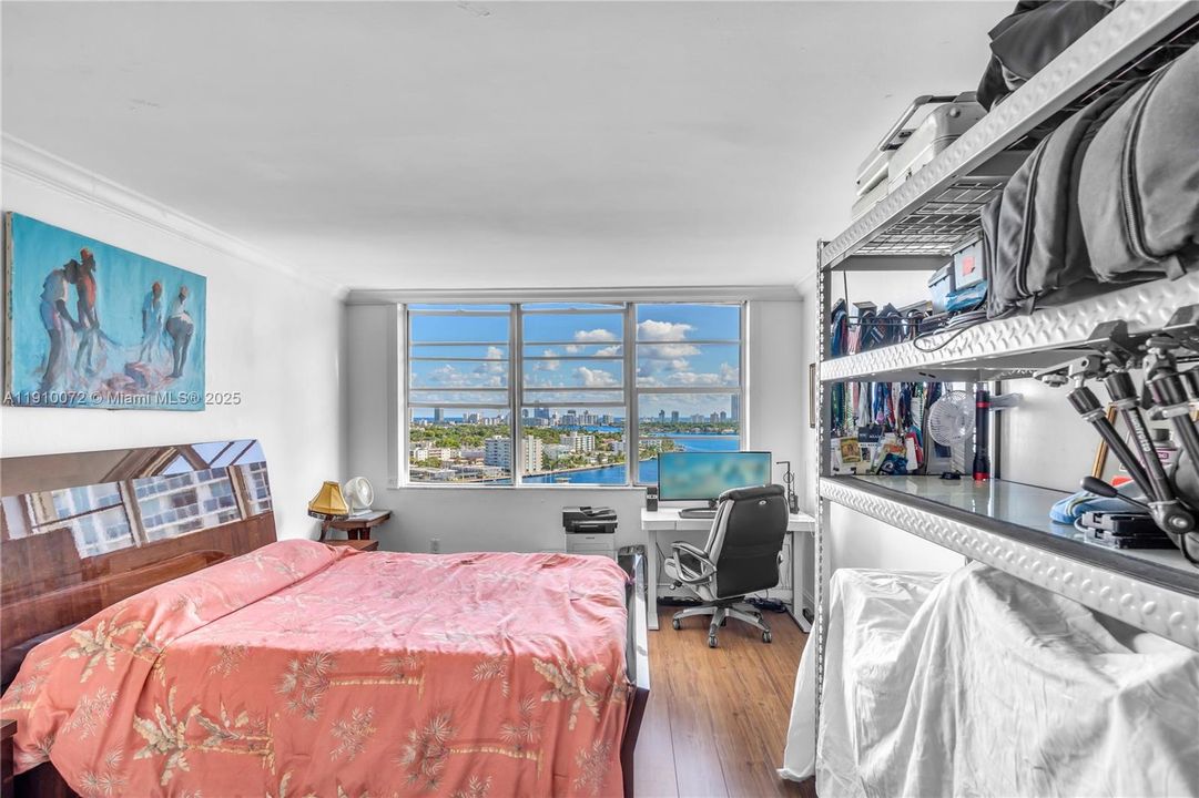 For Sale: $299,000 (1 beds, 1 baths, 1057 Square Feet)