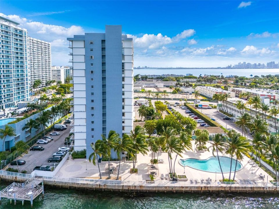 For Sale: $299,000 (1 beds, 1 baths, 1057 Square Feet)