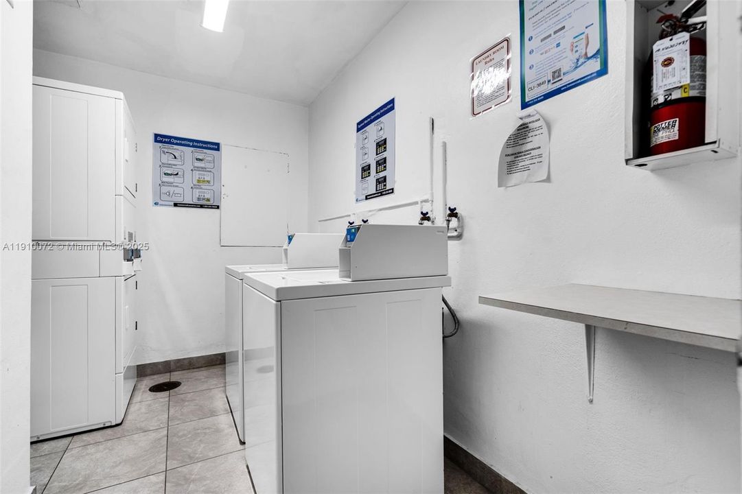 For Sale: $299,000 (1 beds, 1 baths, 1057 Square Feet)