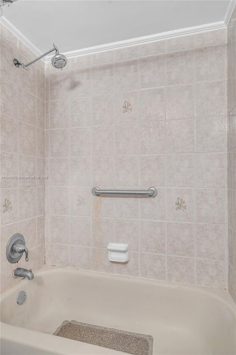 For Sale: $299,000 (1 beds, 1 baths, 1057 Square Feet)