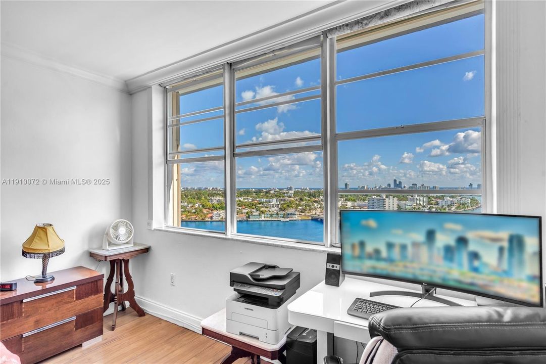 For Sale: $299,000 (1 beds, 1 baths, 1057 Square Feet)