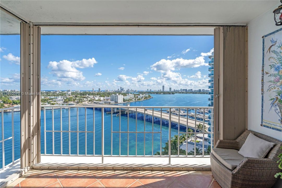 For Sale: $299,000 (1 beds, 1 baths, 1057 Square Feet)