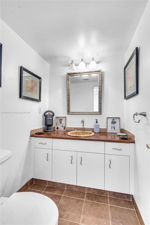 For Sale: $299,000 (1 beds, 1 baths, 1057 Square Feet)