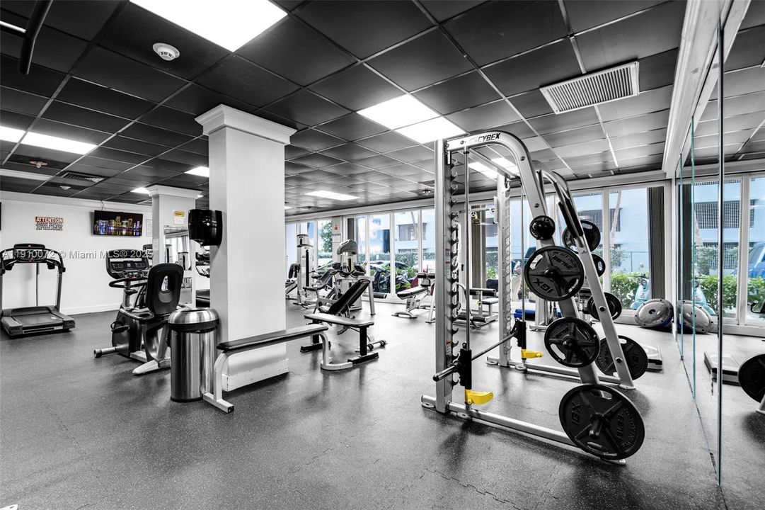 For Sale: $299,000 (1 beds, 1 baths, 1057 Square Feet)