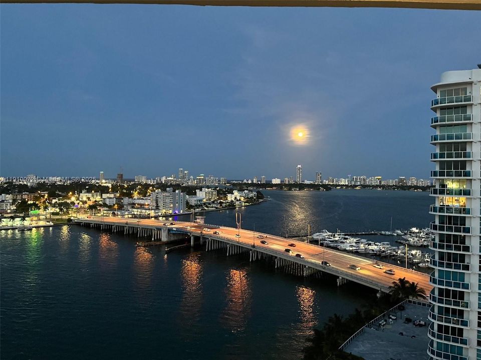 For Sale: $299,000 (1 beds, 1 baths, 1057 Square Feet)