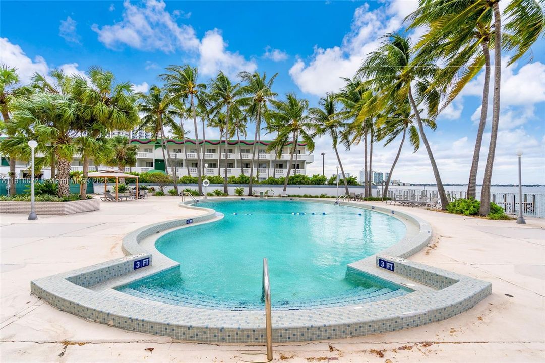 For Sale: $299,000 (1 beds, 1 baths, 1057 Square Feet)